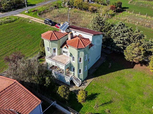 Silivride 1 Dönüm Arazi içinde 4+1 Satılık Villa