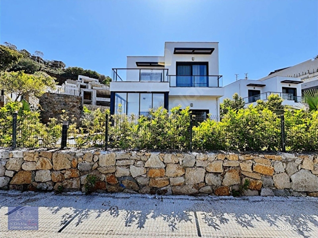 Bodrum Koyunbaba Denize 150 metre Deniz Manzaralı Havuzlu Villa