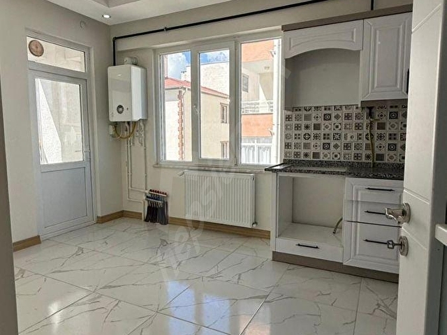 ÖZ GAYE EMLAKTAN DEVELİ BAHÇELİEVLER ANA CADDE ÜZERİ SATILIK DAİRE - Görsel 5