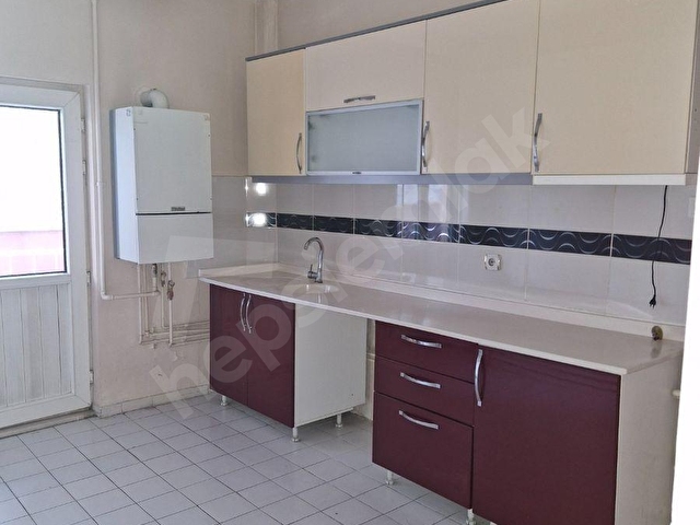 CEVİZLİDEREDE SATILIK DAİRE 3+1 1.KAT GÜNEY BATI CEPHE GÜNAYDIN FIRINI YAKINI VESTİYERLİ