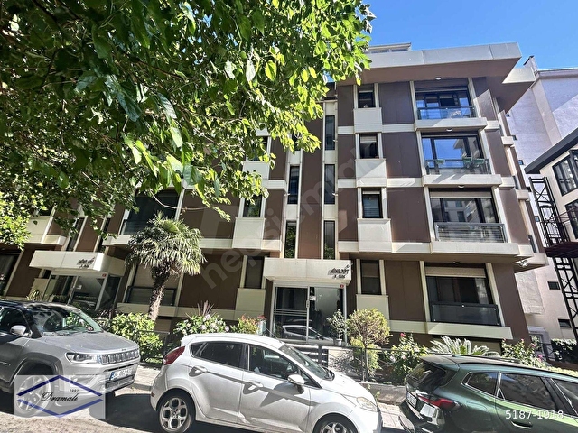 Kalamış Wyndham Otel Karşısında Genç, 4 katlı Binada 2+1