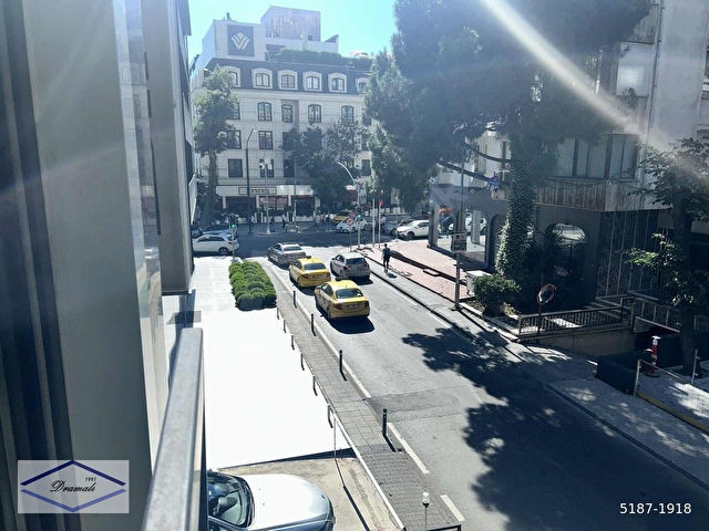 Kalamış Wyndham Otel Karşısında Genç, 4 katlı Binada 2+1 - Görsel 16