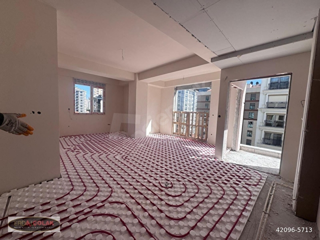ERENKÖYDE MERKEZİ LOKASYONDA BALKONLU 74 M2 NET ARAKAT - Görsel 2