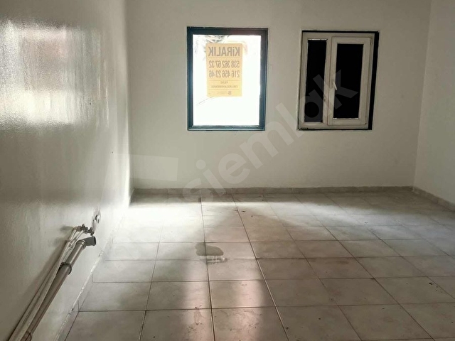 ATAŞEHİR ATA BLOKLARINDA ASMA KATLI 100M2 HER İŞE UYGUN DÜKKAN - Görsel 2