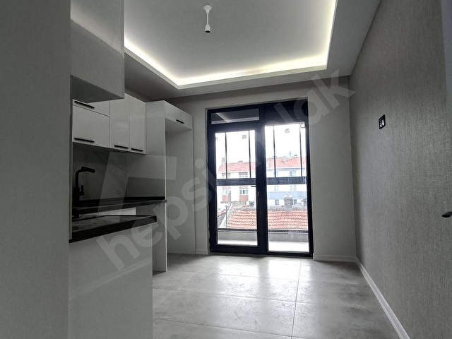 İL EMNİYET MÜDÜRLÜĞÜNÜN ARKA SOKAĞINDA KATTA TEK 3+1 SIFIR - Görsel 12