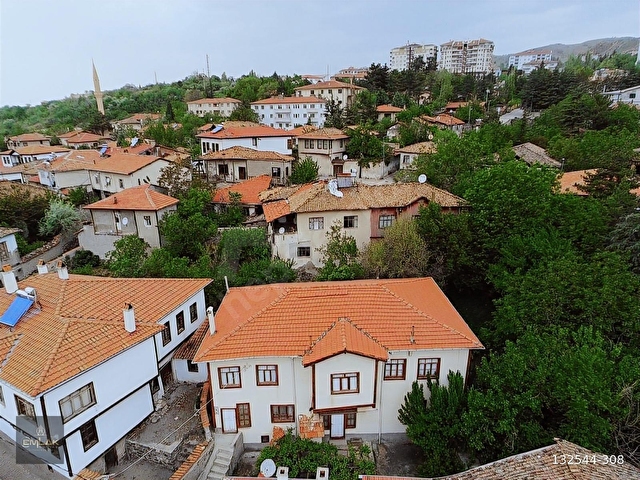 AYAŞ MERKEZ ÇARŞI İÇİNDE BAHÇELİ AVLULU TARİHİ KONAK - Görsel 2