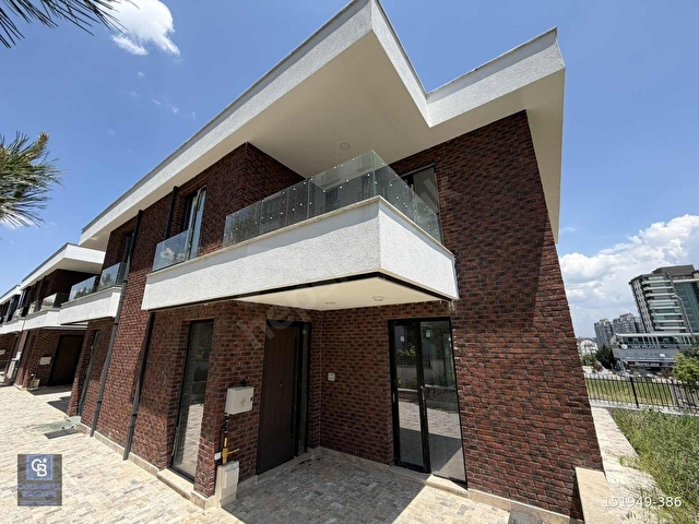 Yaşamkent Merkezde Seçkin Mimariye Sahip Köşe Ultra Lüks Villa