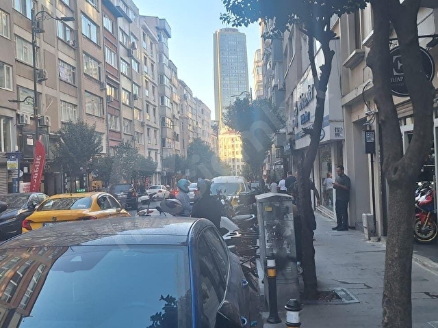 ERGENEKON CADDESİ ÜZERİNDE ASANSÖRLÜ KOMBİLİ BAKIMLI 2 ODA 1 SALON KİRALIK OFİS BÜRO - Görsel 26