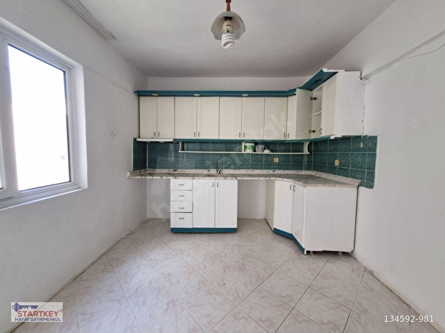 KUŞADASI DAVUTLAR MERKEZDE SATILIK AYRI MUTFAK 2+1 DAİRE - Görsel 3