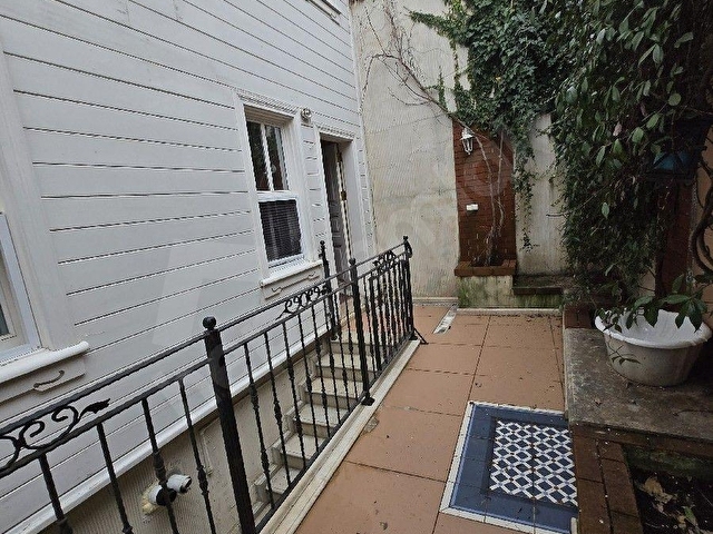 B.Mercan Emlaktan Yalıköyde Yalı Dairesi.Dubleks. 4 odalı. 1.ve 2. katı Kiralık. - Görsel 28