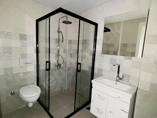 Şirin mahallede ana yola yakın ada mutfaklı 3+1 kiralık villa - Görsel 17