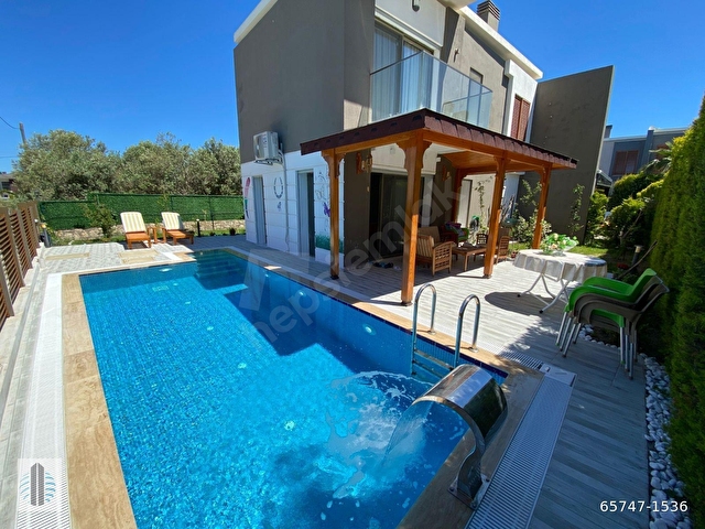 (A1536) Özel Havuzlu, Denize-Marketlere Yürüme Mesafesinde, 3+1 Villa