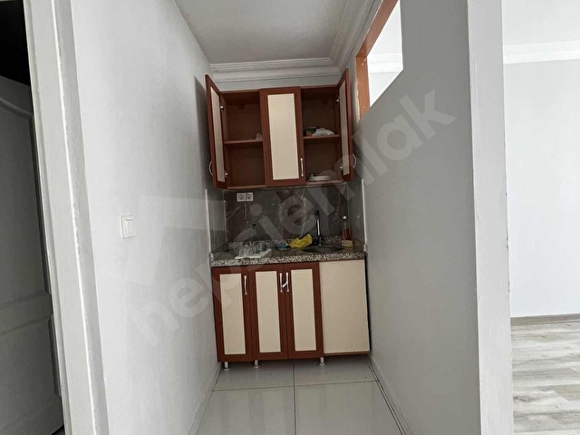 GÜNGÖREN MERKEZ MAH. BULUT SİTESİ 40_M2 WC VE MUTFAKLI KLİMALI - Görsel 9