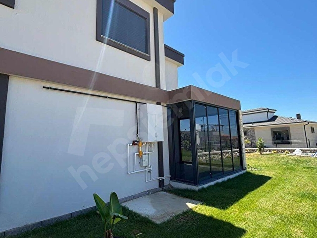 Site İçinde Geniş Bahçeli 4+1 Kiralık Villa - Görsel 7