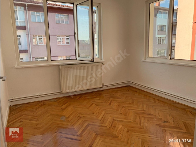 DEDEEFENDİ SOKAK KIBRIS CADDESİ KESİŞİMİNDE ARA KATTA 3+1 KOMBİLİ DAİRE - Görsel 4