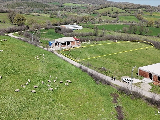 SATILIK KÖYÜN HEMEN YANINDA 1088 M2 MÜSTAKİL EV ARSASI - Görsel 5