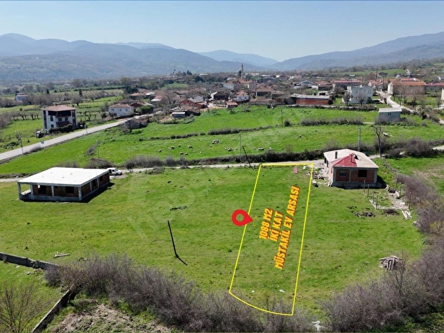 SATILIK KÖYÜN HEMEN YANINDA 1088 M2 MÜSTAKİL EV ARSASI
