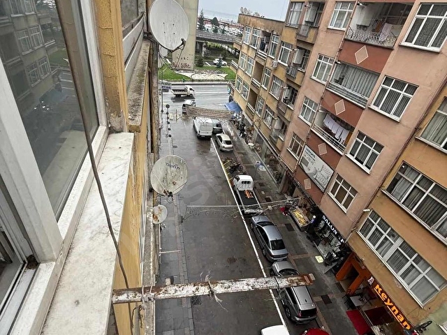 RİZE TAM MERKEZDE KİRALIK 1+1 60 M2 NET BOYALI DAİRE - Görsel 11