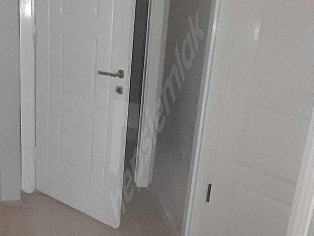 RİZE TAM MERKEZDE KİRALIK 1+1 60 M2 NET BOYALI DAİRE - Görsel 16
