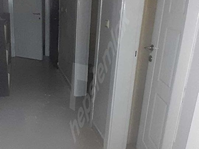 RİZE TAM MERKEZDE KİRALIK 1+1 60 M2 NET BOYALI DAİRE - Görsel 3