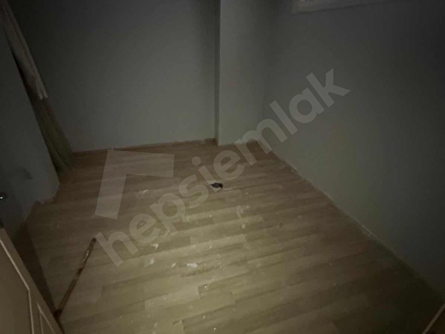 RİZE TAM MERKEZDE KİRALIK 1+1 60 M2 NET BOYALI DAİRE - Görsel 12