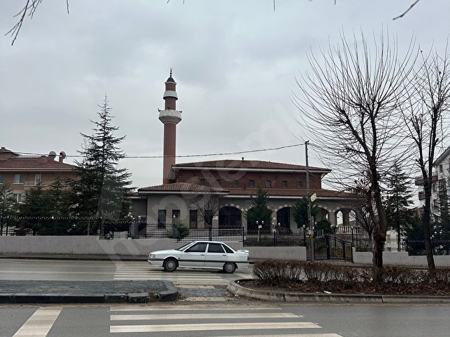 BEYAZIT EMLAKDAN ORHAN KEMAL CADDESİNDE DEPOLU 136M DÜKKAN - Görsel 4