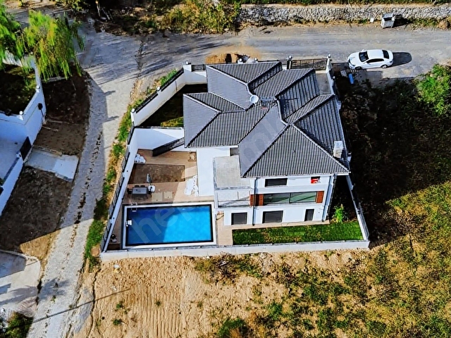 408m2 arsa içerisinde tripleks müstakil havuzlu Satılık villa - Görsel 5