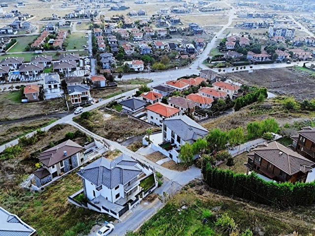408m2 arsa içerisinde tripleks müstakil havuzlu Satılık villa - Görsel 4