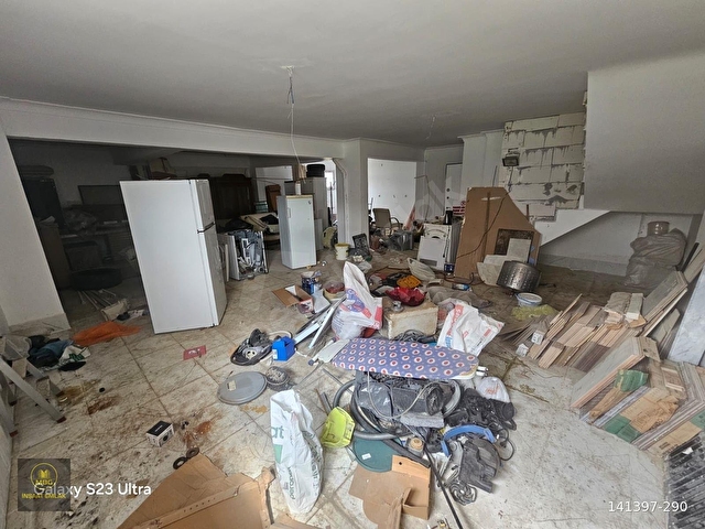 MBGDEN ANA CADDEYE 3 BİNA MESAFEDE 100 M2 KİRALIK DEPO