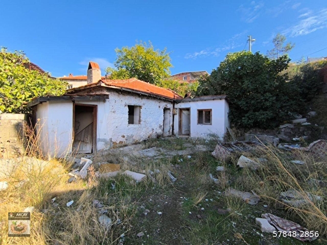 BURHANİYE PELİTKÖYDE MÜSTAKİL BAHÇELİ KÖY EVİ ( TADİLAT İSTER )