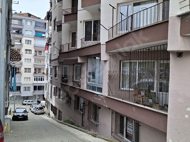 AKÇAABAT ORTAMAHALLEDE SATILIK GİRİŞ KAT 3+1 - Görsel 2