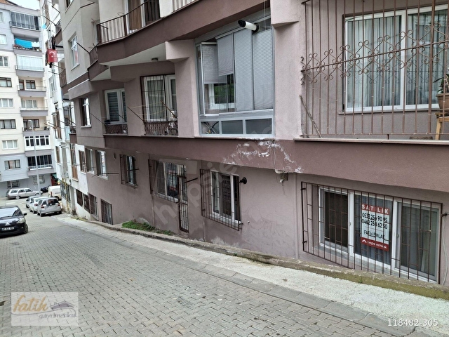 AKÇAABAT ORTAMAHALLEDE SATILIK GİRİŞ KAT 3+1