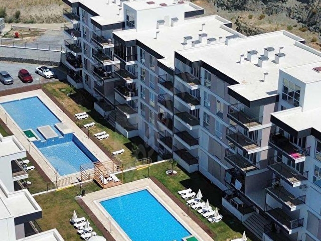 DOĞA İÇİNDE TATİL KÖYÜ KONSEPTİNDE SATILIK 1+1 DAİRE