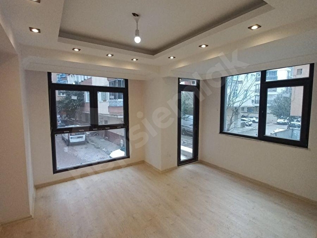 BAHÇELİEVLER SOĞANLI MERKEZ CAMİ ÜSTÜ İLKYUVA METRO YAKINI KİRALIK 2+1 80M2 3. KAT DAİRE - Görsel 8
