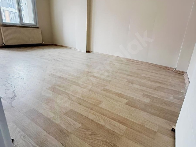 METROYA 5 DK.ARAKAT BALKONLU İSKANLI İÇİ FULL YAPILI 2+1 90 M2..