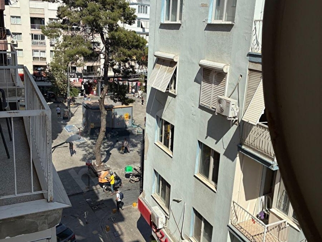 BORNOVA KÜÇÜKPARK MEYDANDA İKİ ODA SALON KLASİK ÖZELLİKLERDE