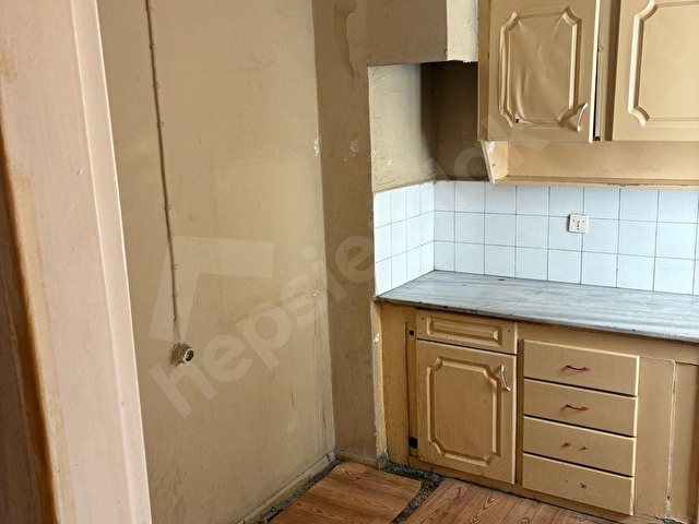 BORNOVA KÜÇÜKPARK MEYDANDA İKİ ODA SALON KLASİK ÖZELLİKLERDE - Görsel 11