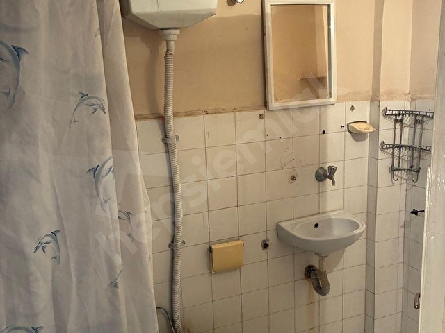 BORNOVA KÜÇÜKPARK MEYDANDA İKİ ODA SALON KLASİK ÖZELLİKLERDE - Görsel 14
