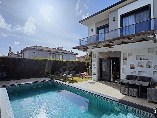 Çeşme Reisdere Satılık Denize 500 Metre Havuzlu Lüks Villa - Görsel 2