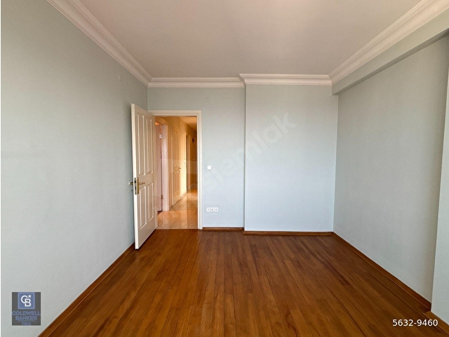 ERENKÖYDE CADDE VE DENİZ MANZARALI 225 M2 4+1 DAİRE - Görsel 24