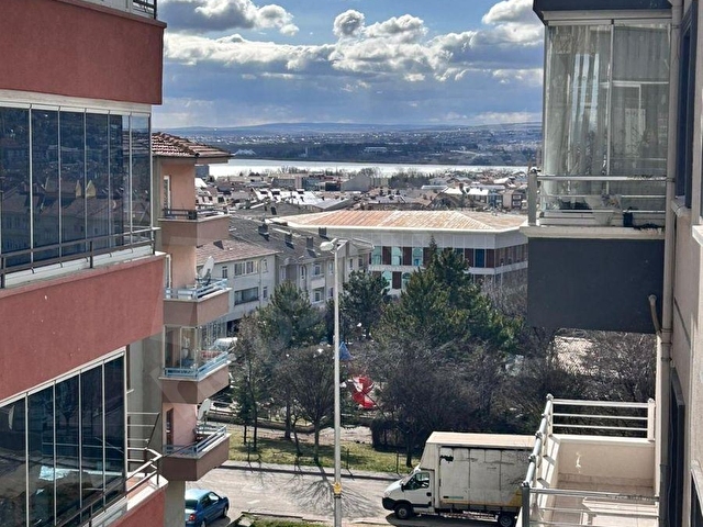 Gölbaşı Şafak Mah.de Ara Kat Kısmı Göl manzaralı Genç Binada 2+1 - Görsel 15