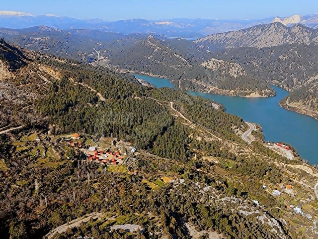 Göl ve doğa manzaralı satılık arazi - Görsel 4