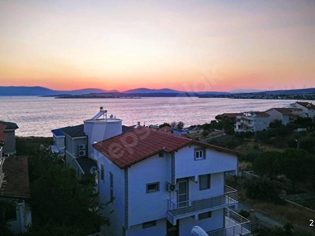 AKARCAda denize 100 Mt mesafede taş villa.