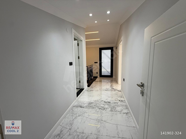 DENİZE 300 METRE , MODERN LÜX MÜSTAKIL VİLLA , ÖZEL HAVUZLU - Görsel 29