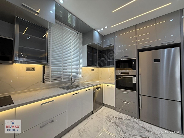 DENİZE 300 METRE , MODERN LÜX MÜSTAKIL VİLLA , ÖZEL HAVUZLU - Görsel 13