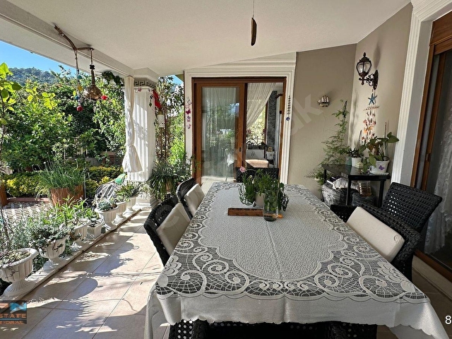 Marmaris Camiavlu Bölgesinde Müstakil Bahçeli Köşe Konum Trıpleks 5+1 Villa - Görsel 15