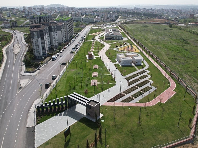 ÇAYIROVA AKSEDE MİLLET BAHÇESİNE 100 METRE MESAFEDE ARSA