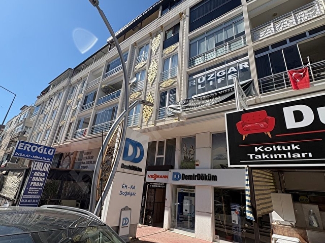Taş Liman’da 13 m² Net, Doğalgaz Tesisatlı, 5 Yıllık Sıfır Ayarında Ofis.( ARAÇ TAKASLI )