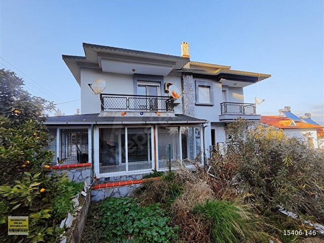 Sığacıkta Doğa İçinde, Merkeze Yakın 200 m² 4+1 Masrafsız Villa