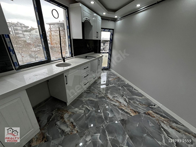 CADDE ÜZERİ,ÖNÜ AÇIK,YERDEN ISITMALI,MODERN 2+1 ARA KAT - Görsel 17